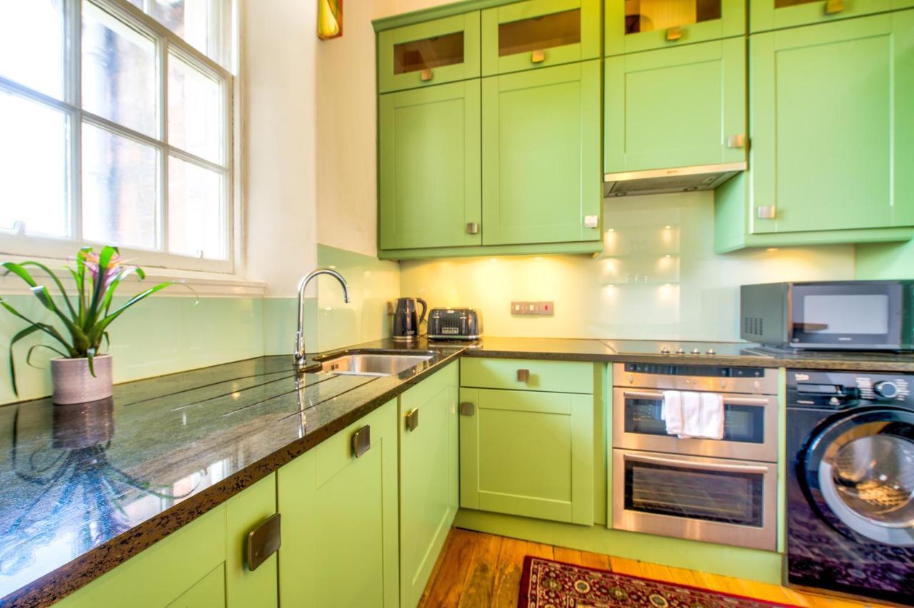 Famous House, 1 Minute From Castle Apartment Edinburgh
