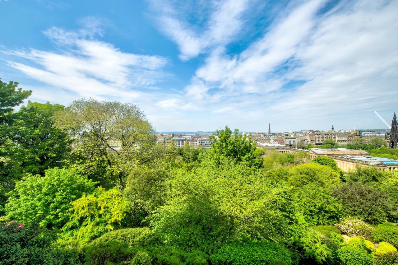 Famous House, 1 Minute From Castle * Edinburgh
