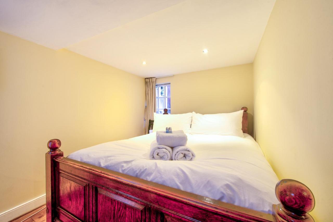 Famous House, 1 Minute From Castle Apartment Edinburgh
