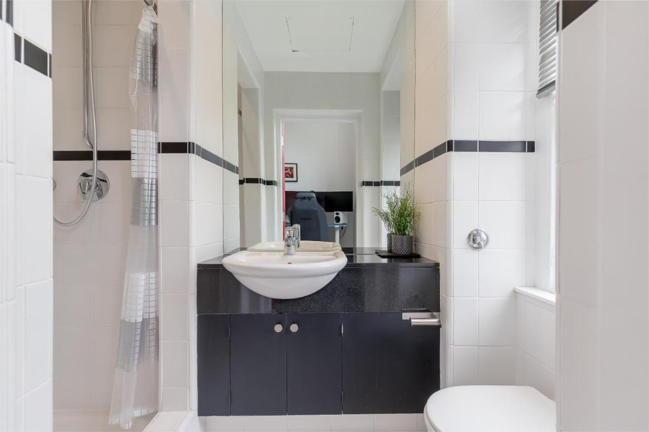 Luxury Architect Designed 13 Mins To Royal Mile Holiday home Edinburgh