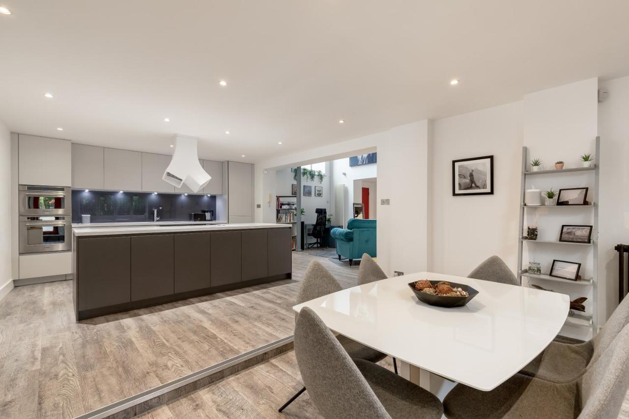 Luxury Architect Designed 13 Mins To Royal Mile Holiday home