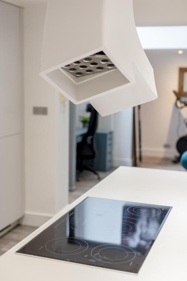 Luxury Architect Designed 13 Mins To Royal Mile *
