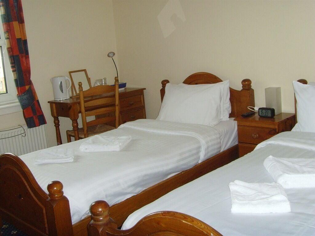 Twin Lions Hotel 2*