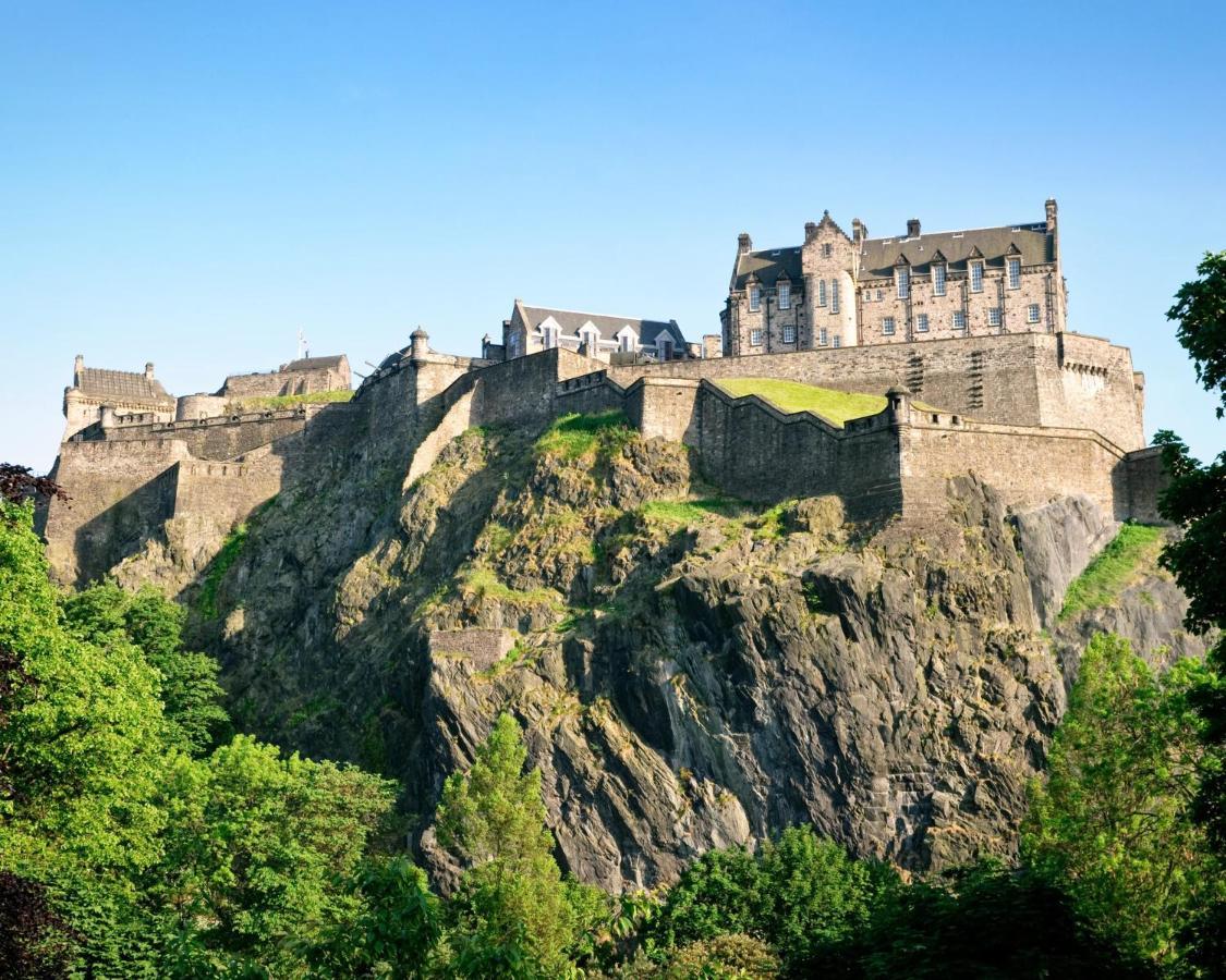 Holyrood House * Edinburgh
