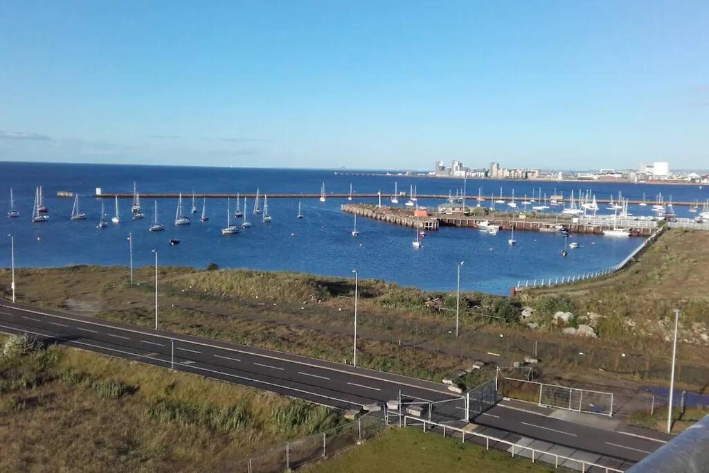 Stunning 3 Large Bedrooms 2 Bathrooms In Harbour Apartment EDI