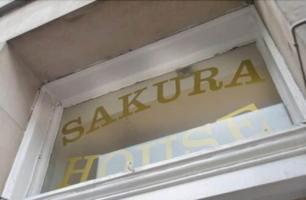 Sakura Hotel 2*