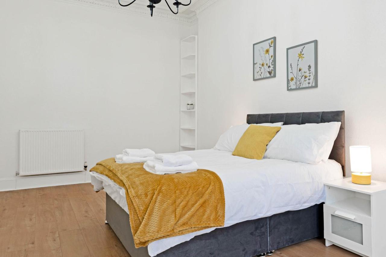 Wonderful & Comfy 2 Bedroom - Close To Centre - Free Parking Apartment *