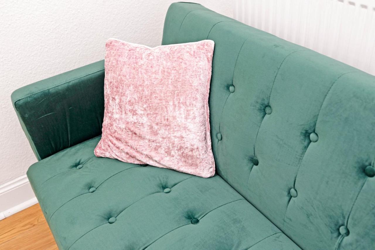 Wonderful & Comfy 2 Bedroom - Close To Centre - Free Parking Apartment *
