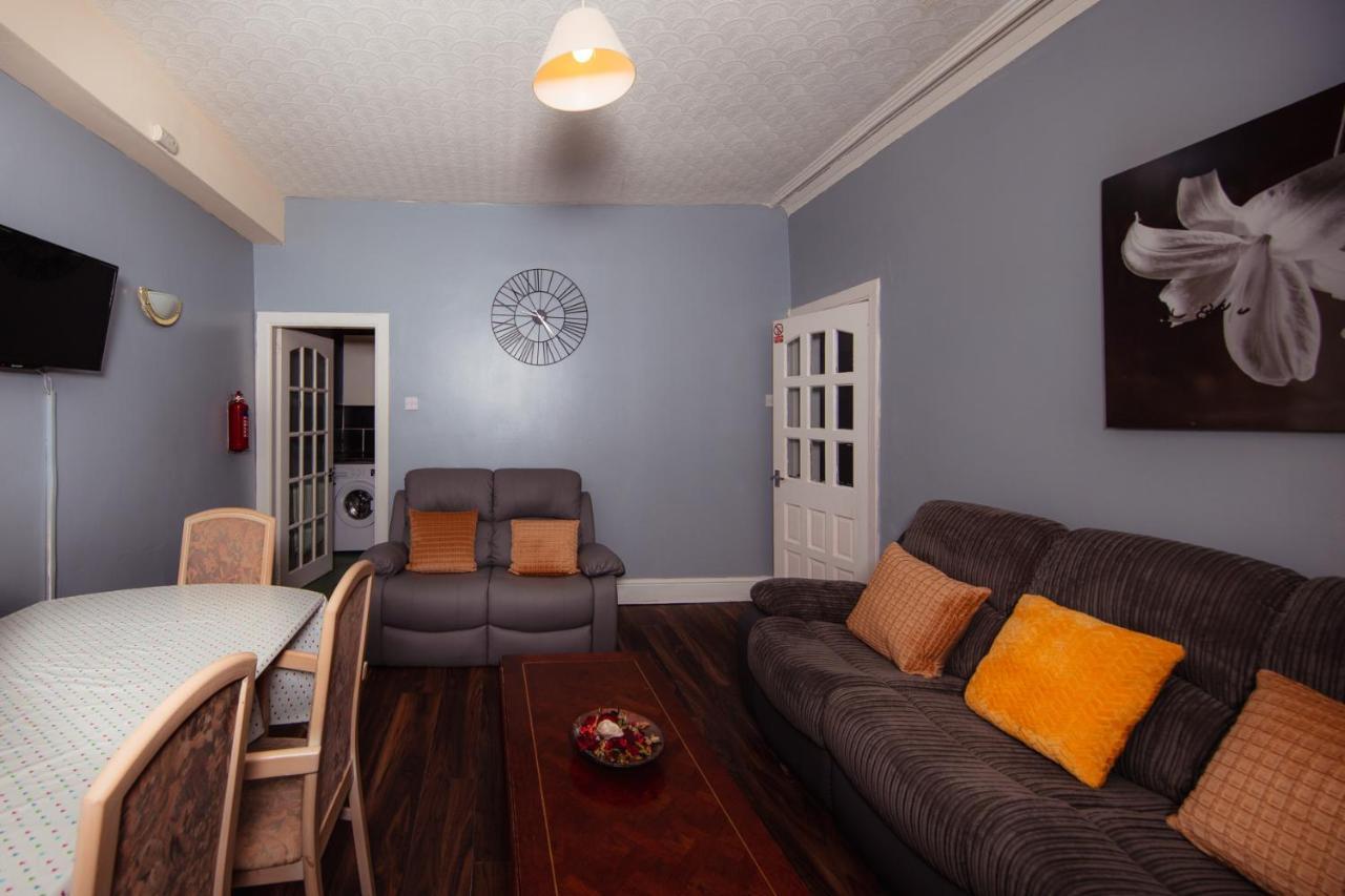 Super Central 4Bedroom Apartment At The Meadows Apartment