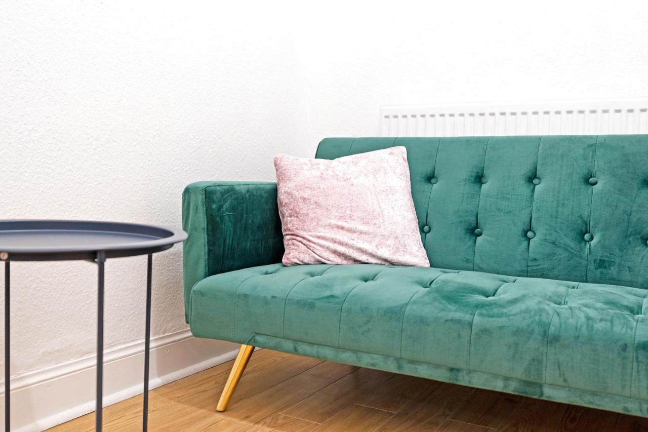 Wonderful & Comfy 2 Bedroom - Close To Centre - Free Parking