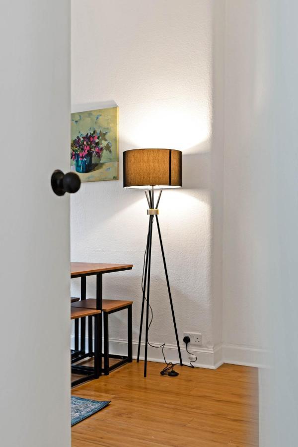 Wonderful & Comfy 2 Bedroom - Close To Centre - Free Parking Apartment Edinburgh
