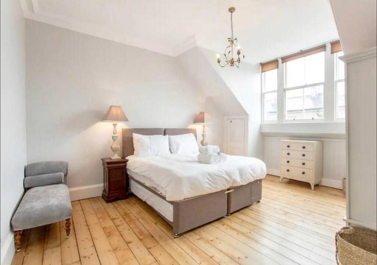 Modern, Bright & Spacious 3 Bedroom In The Heart Of The Centre - Double Beds - Sleeps Up To 6 Guests Apartment