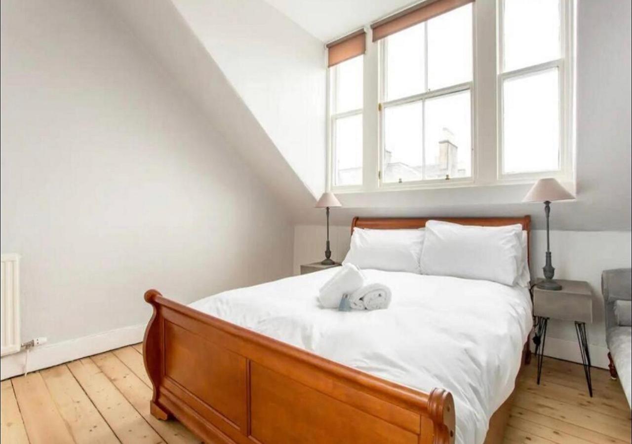 Apartment Modern, Bright & Spacious 3 Bedroom In The Heart Of The Centre - Double Beds - Sleeps Up To 6 Guests EDI