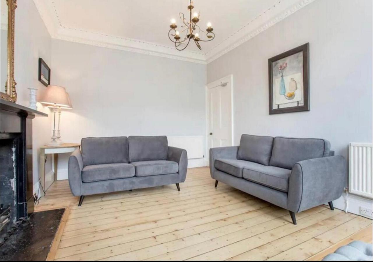 Modern, Bright & Spacious 3 Bedroom In The Heart Of The Centre - Double Beds - Sleeps Up To 6 Guests Apartment EDI