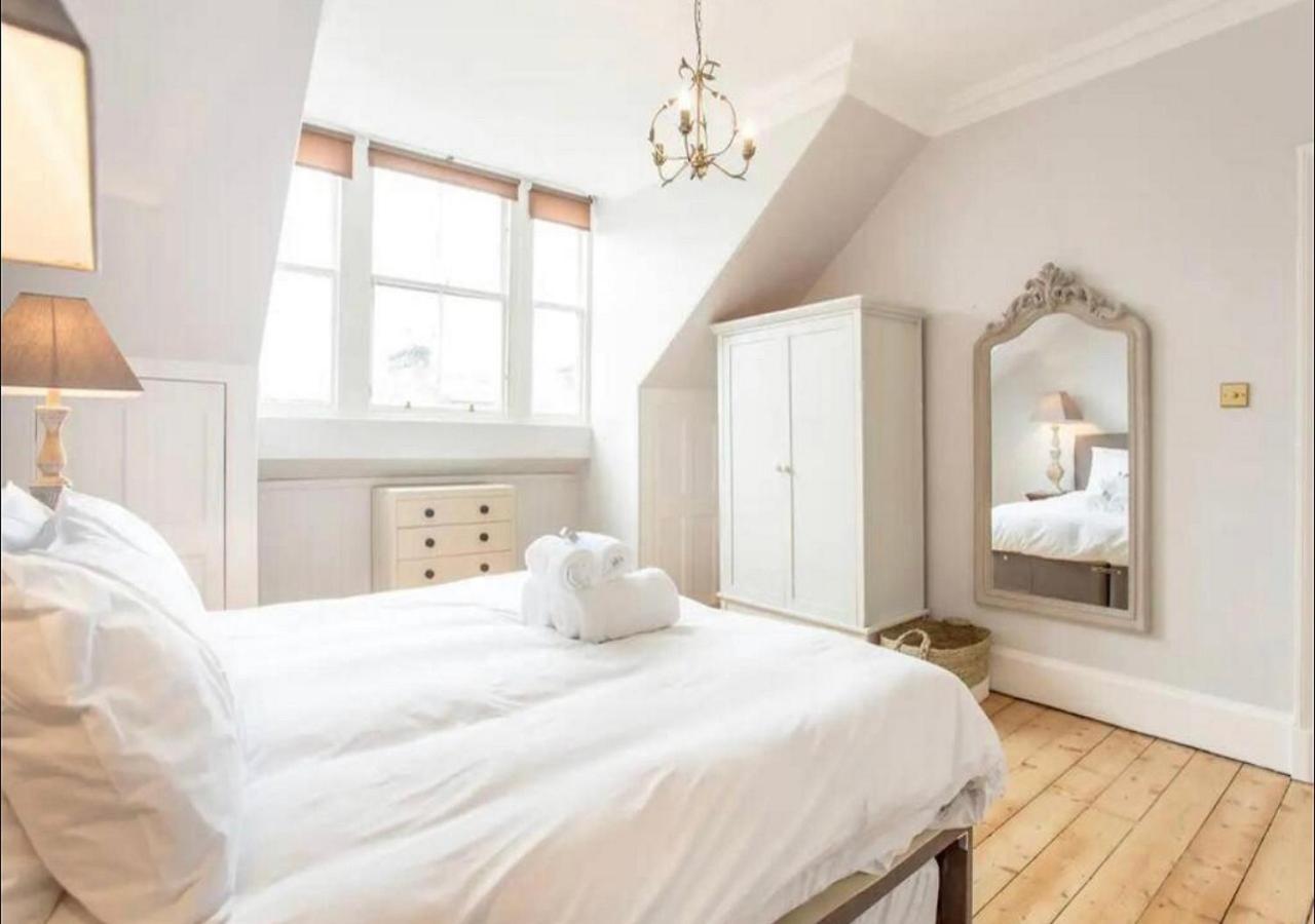 Apartment Modern, Bright & Spacious 3 Bedroom In The Heart Of The Centre - Double Beds - Sleeps Up To 6 Guests