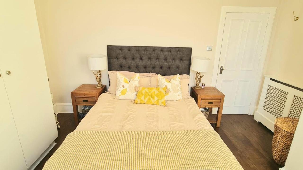Stunning 2 Bedroom Georgian Apartment *