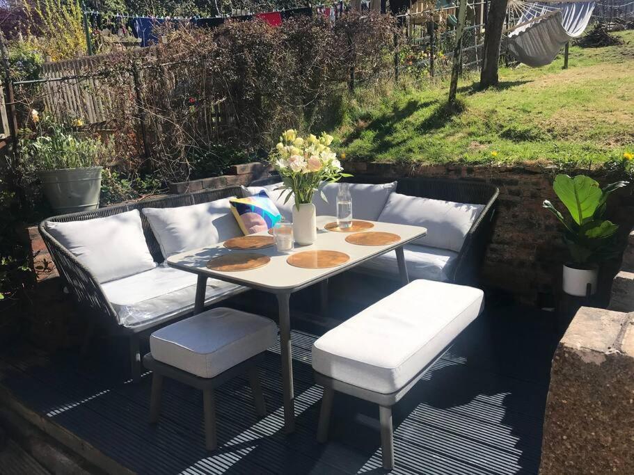 Holiday home Sunny, Stylish 2-bed In Morningside
