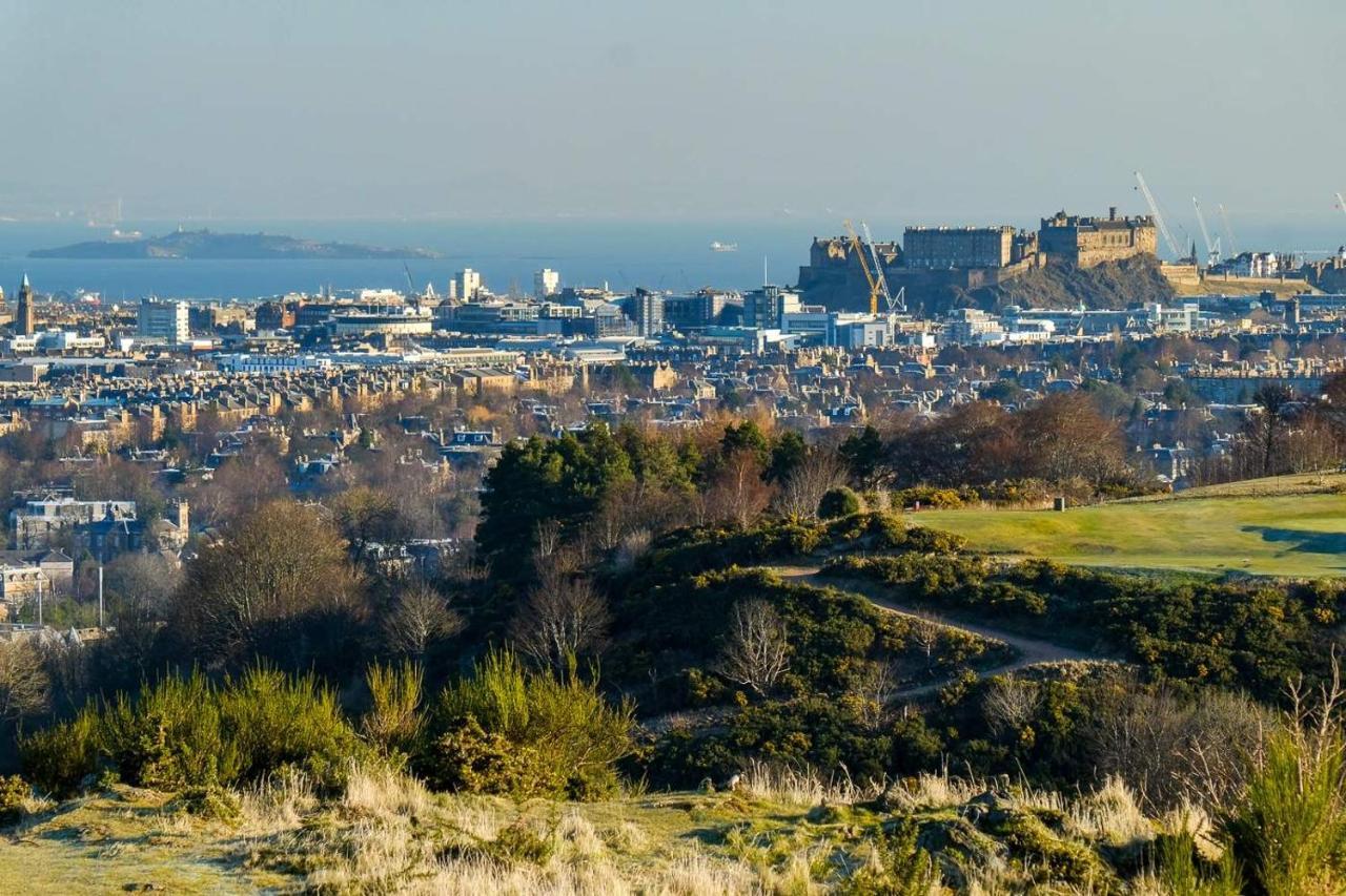 Sunny, Stylish 2-bed In Morningside Holiday home Edinburgh