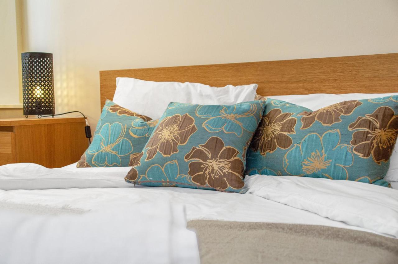 Apartment Stylish & Modern 2 Bedroom Ground Floor Close To Centre In Stunning Converted Church - Near Haymarket Train Station - Sleeps Up To 5 Guests
