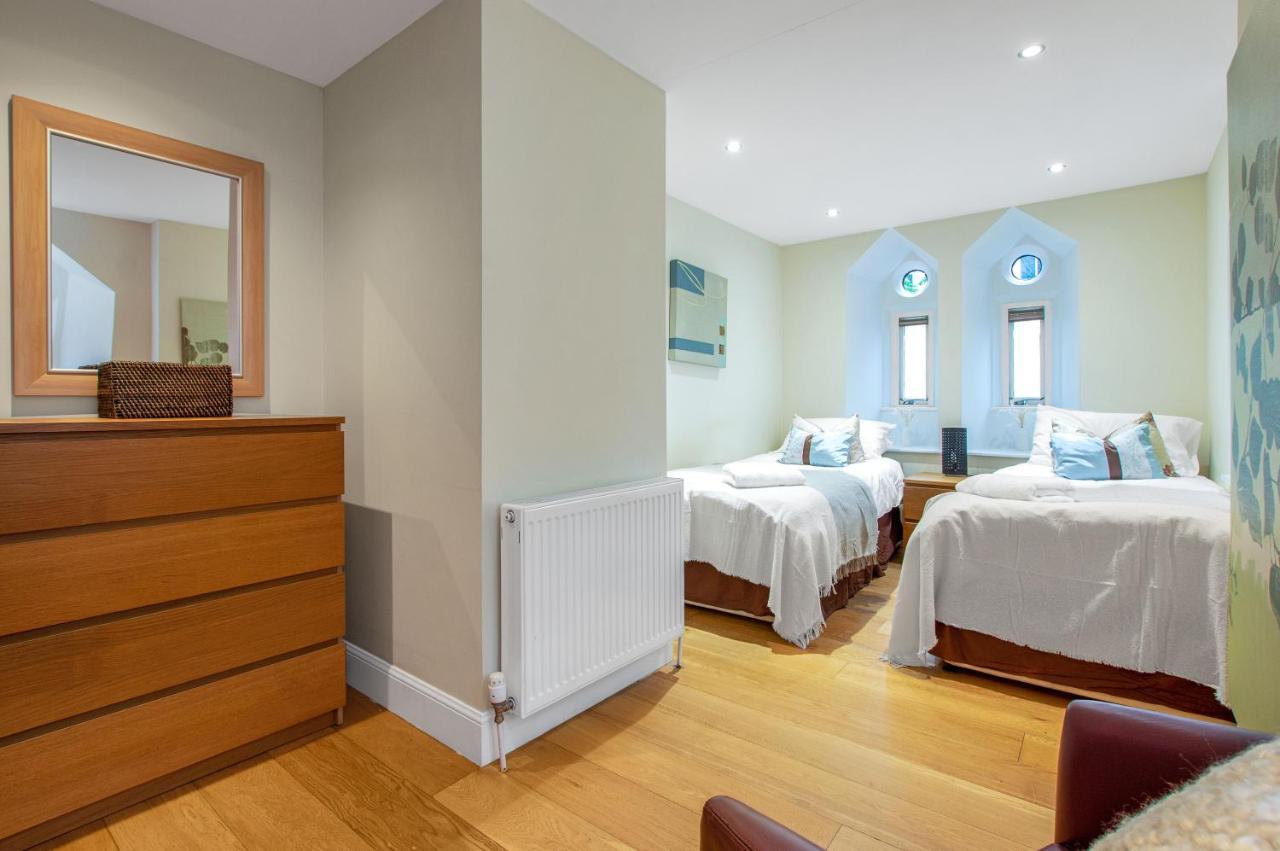 Stylish & Modern 2 Bedroom Ground Floor Close To Centre In Stunning Converted Church - Near Haymarket Train Station - Sleeps Up To 5 Guests Apartment *
