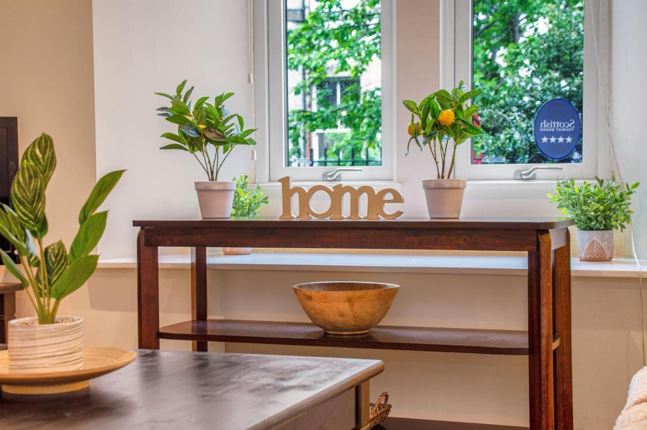 Stylish & Modern 2 Bedroom Ground Floor Close To Centre In Stunning Converted Church - Near Haymarket Train Station - Sleeps Up To 5 Guests Apartment EDI