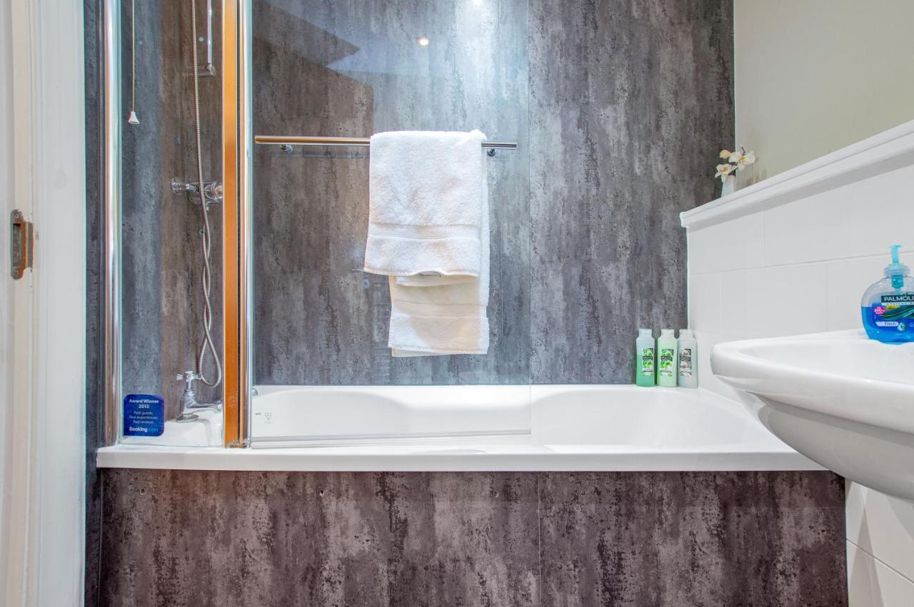 Stylish & Modern 2 Bedroom Ground Floor Close To Centre In Stunning Converted Church - Near Haymarket Train Station - Sleeps Up To 5 Guests Apartment EDI