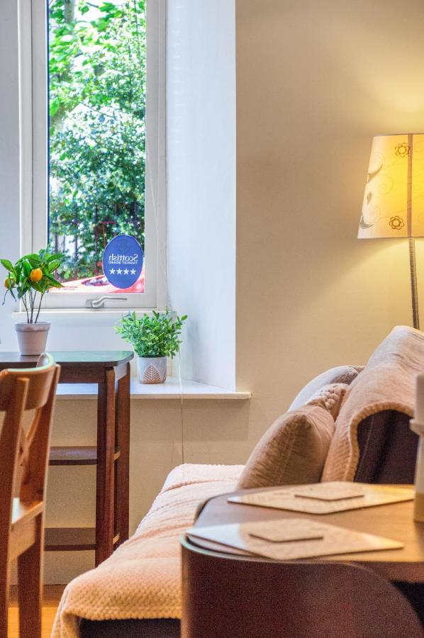 Stylish & Modern 2 Bedroom Ground Floor Close To Centre In Stunning Converted Church - Near Haymarket Train Station - Sleeps Up To 5 Guests * EDI