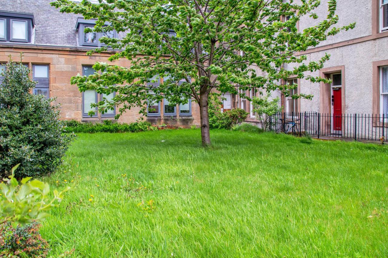 Stylish & Modern 2 Bedroom Ground Floor Close To Centre In Stunning Converted Church - Near Haymarket Train Station - Sleeps Up To 5 Guests Apartment *