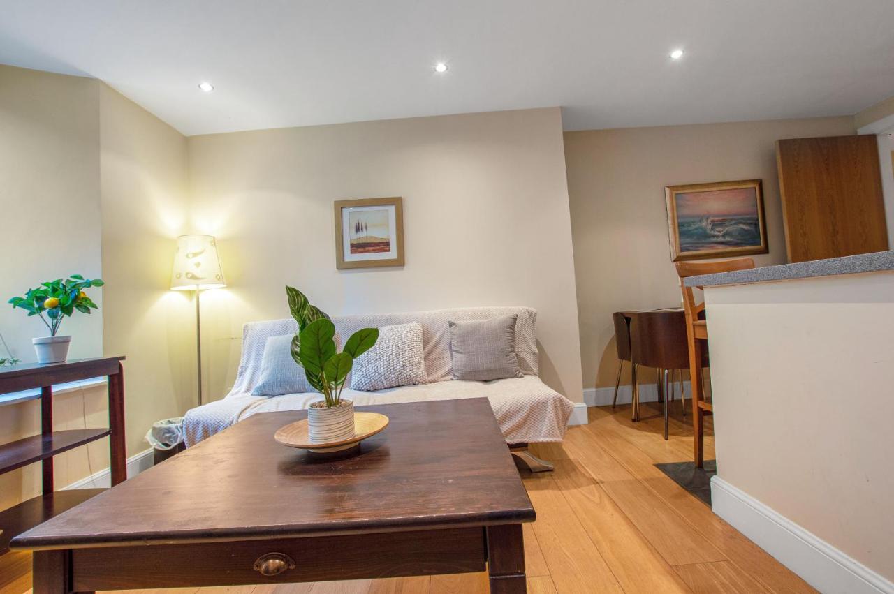 Stylish & Modern 2 Bedroom Ground Floor Close To Centre In Stunning Converted Church - Near Haymarket Train Station - Sleeps Up To 5 Guests EDI