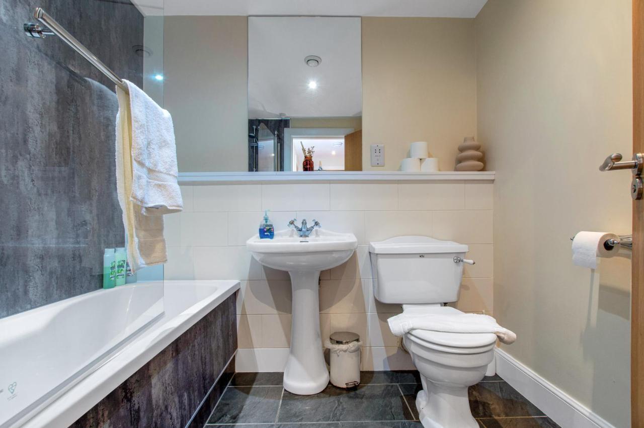 Stylish & Modern 2 Bedroom Ground Floor Close To Centre In Stunning Converted Church - Near Haymarket Train Station - Sleeps Up To 5 Guests Apartment