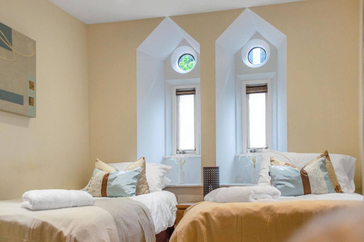 Apartment Stylish & Modern 2 Bedroom Ground Floor Close To Centre In Stunning Converted Church - Near Haymarket Train Station - Sleeps Up To 5 Guests EDI