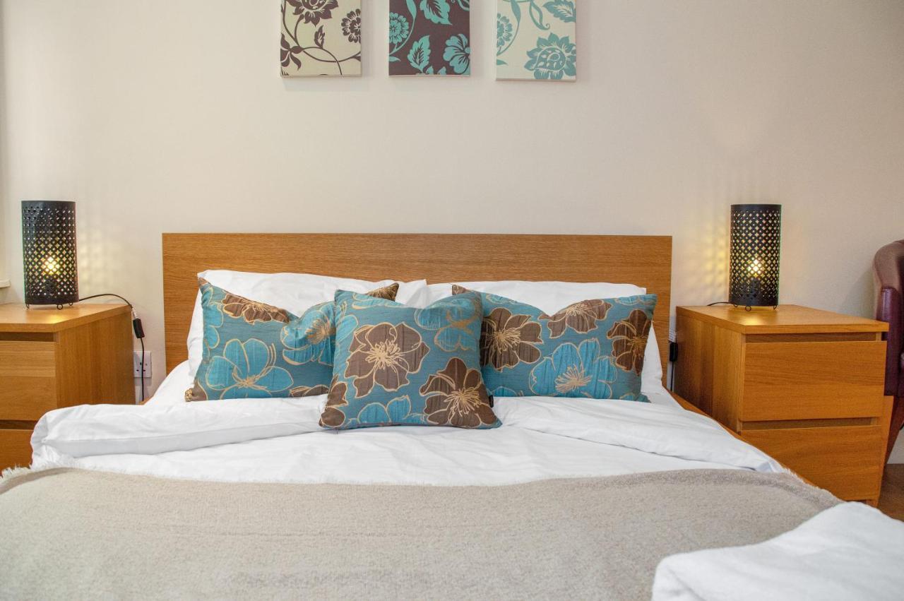 Apartment Stylish & Modern 2 Bedroom Ground Floor Close To Centre In Stunning Converted Church - Near Haymarket Train Station - Sleeps Up To 5 Guests *