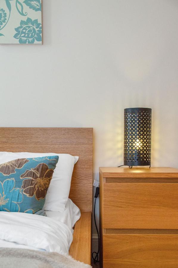 Stylish & Modern 2 Bedroom Ground Floor Close To Centre In Stunning Converted Church - Near Haymarket Train Station - Sleeps Up To 5 Guests Apartment *