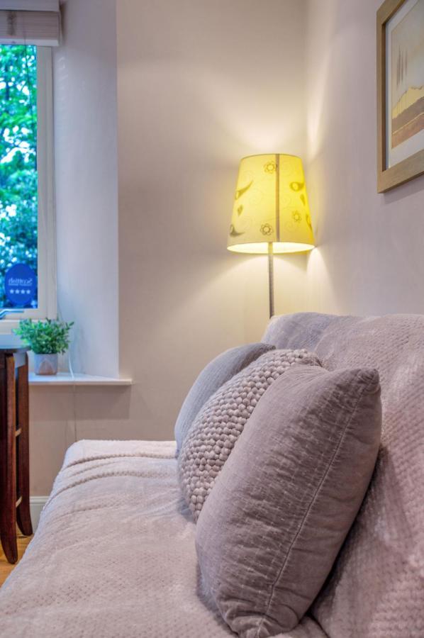 Stylish & Modern 2 Bedroom Ground Floor Close To Centre In Stunning Converted Church - Near Haymarket Train Station - Sleeps Up To 5 Guests EDI