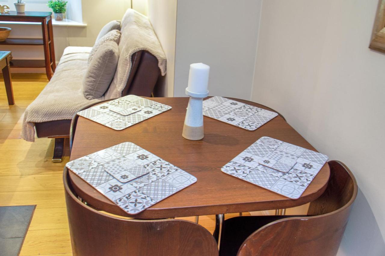 Apartment Stylish & Modern 2 Bedroom Ground Floor Close To Centre In Stunning Converted Church - Near Haymarket Train Station - Sleeps Up To 5 Guests *