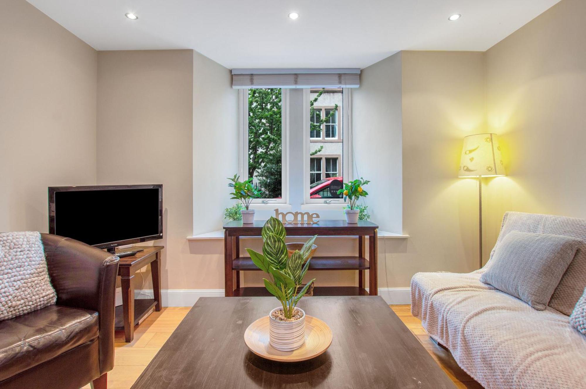 Stylish & Modern 2 Bedroom Ground Floor Close To Centre In Stunning Converted Church - Near Haymarket Train Station - Sleeps Up To 5 Guests EDI