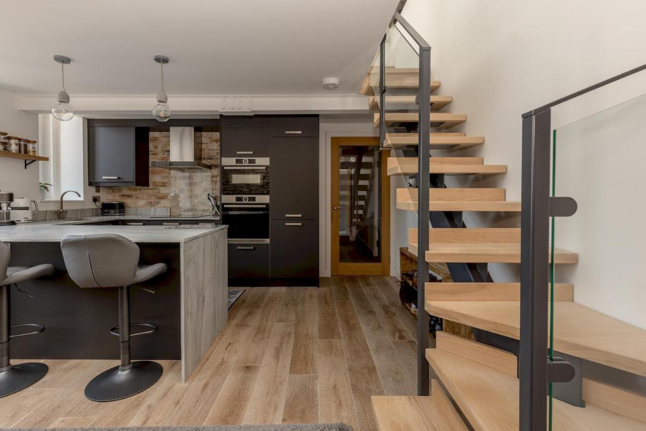 Apartment Pass The Keys Stunning 3 Bed Loft Style With Free Parking