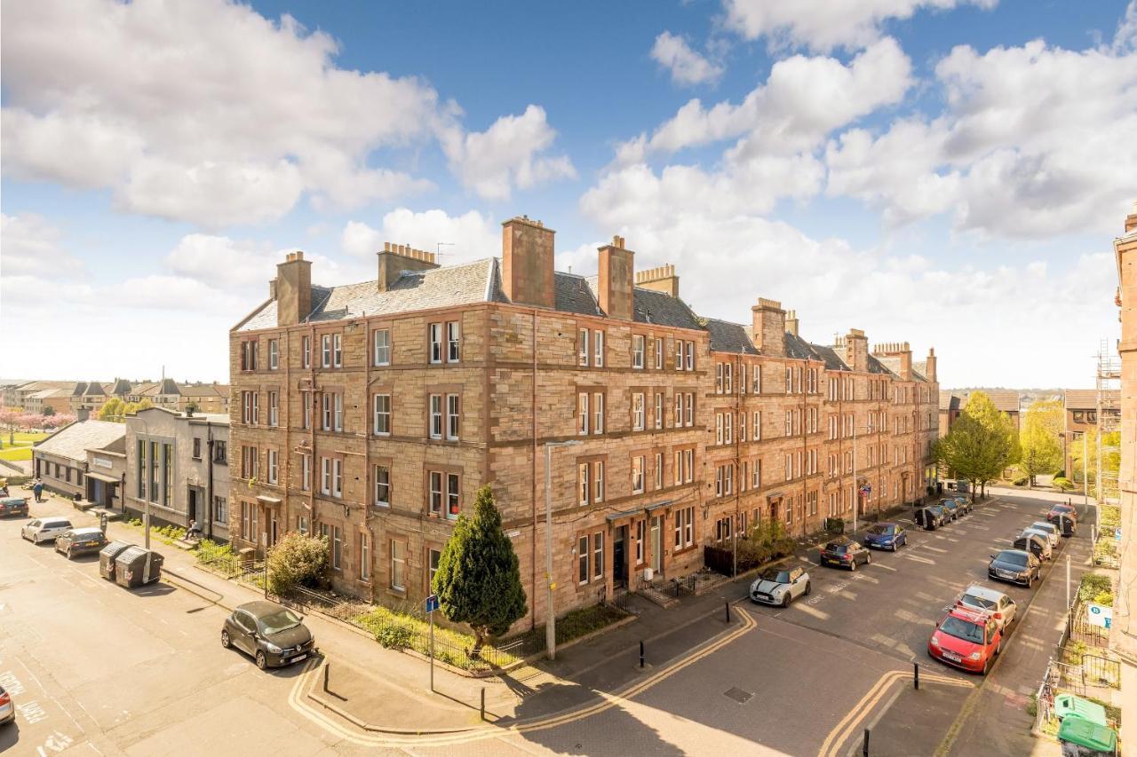Pass The Keys Stunning 3 Bed Loft Style With Free Parking *