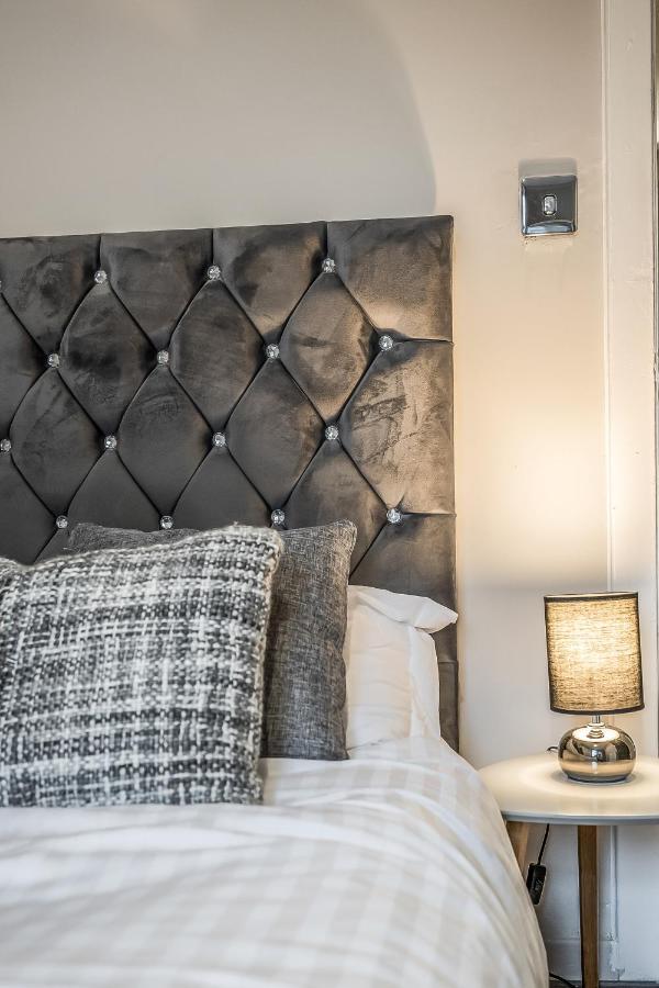 Private Ground Floor Main Door Entrance - Spacious 2 Bedroom - The Shore, Leith Apartment Edinburgh