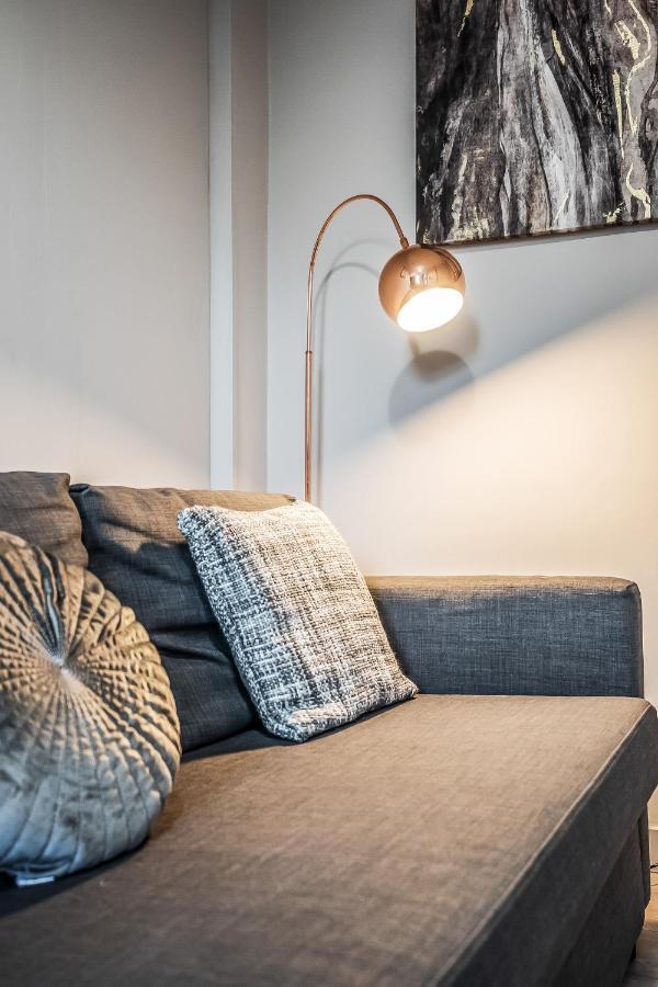 Private Ground Floor Main Door Entrance - Spacious 2 Bedroom - The Shore, Leith Apartment