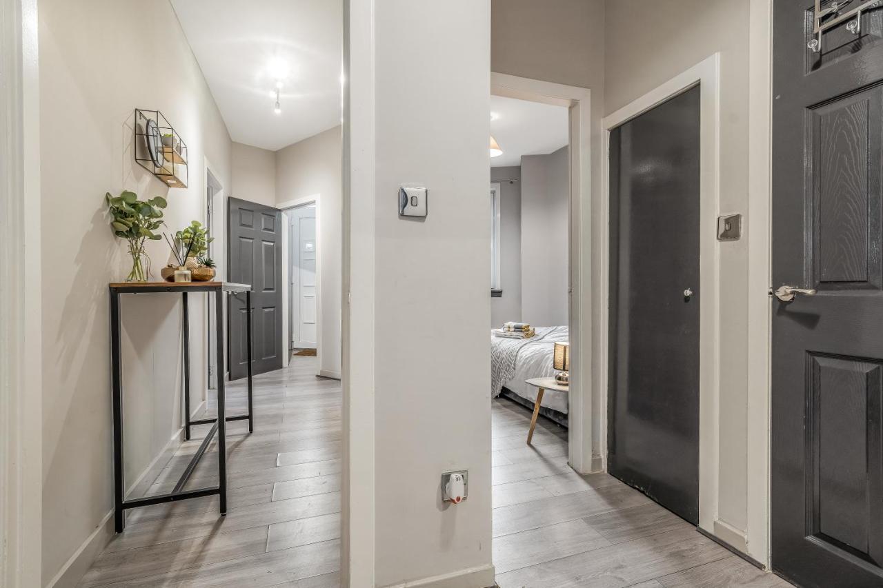 Private Ground Floor Main Door Entrance - Spacious 2 Bedroom - The Shore, Leith Apartment Edinburgh