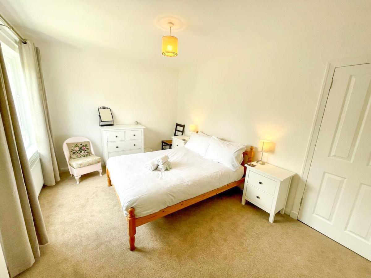 Suburban Bliss In Desirable Trinity, Free Parking *