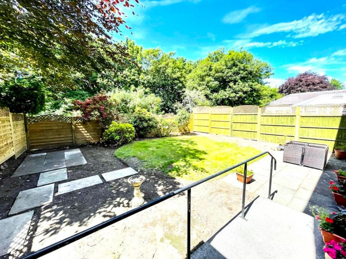 Holiday home Suburban Bliss In Desirable Trinity, Free Parking