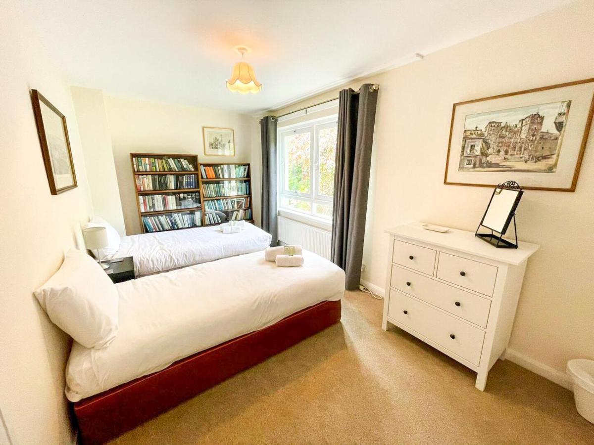 Suburban Bliss In Desirable Trinity, Free Parking Holiday home Edinburgh