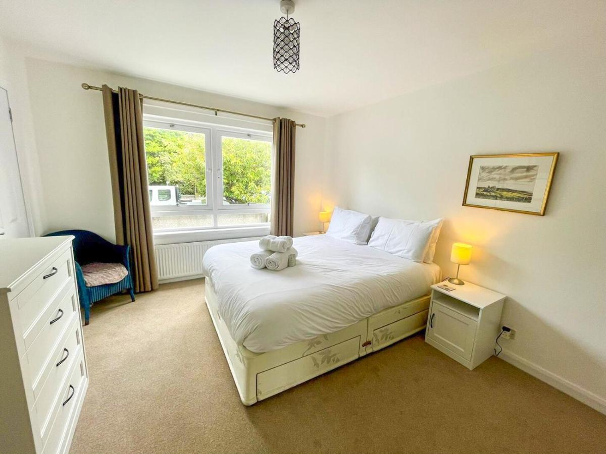 Suburban Bliss In Desirable Trinity, Free Parking Holiday home