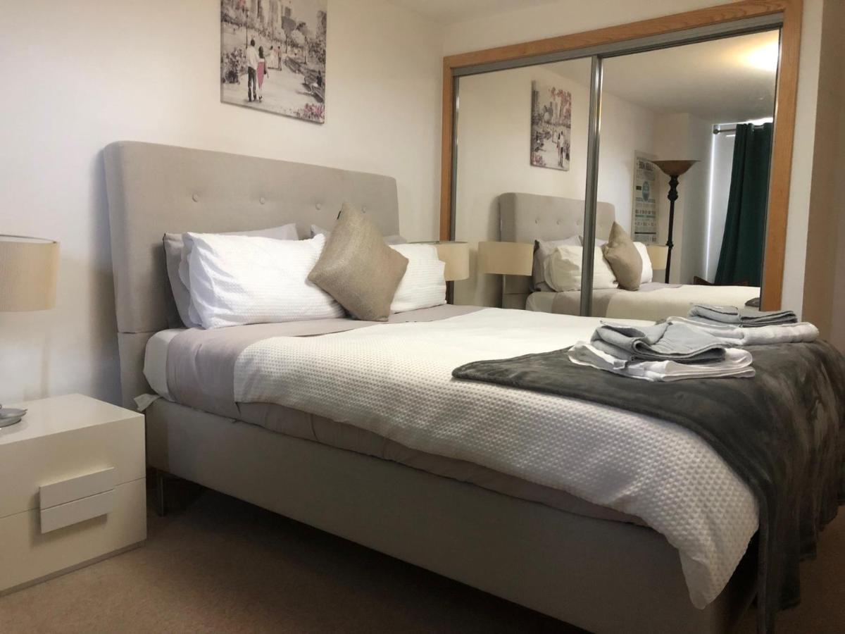 Stunning 3 Large Bedrooms 2 Bathrooms In Harbour * EDI