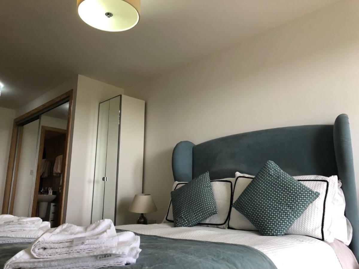 Stunning 3 Large Bedrooms 2 Bathrooms In Harbour EDI