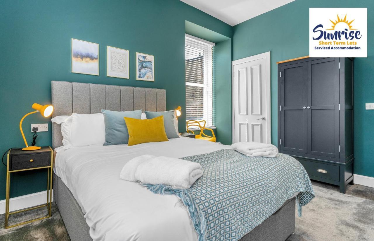 Apartment Leith Walk, Is 3 Rooms, King Beds With Tvs, Central Location, Albert Place, Wifi, Sleeps 6, Great For Contractors, Business, Relocation, Groups, Long Stays Welcome, Weekly Or Monthly, Just Ask Sunriseshortlets