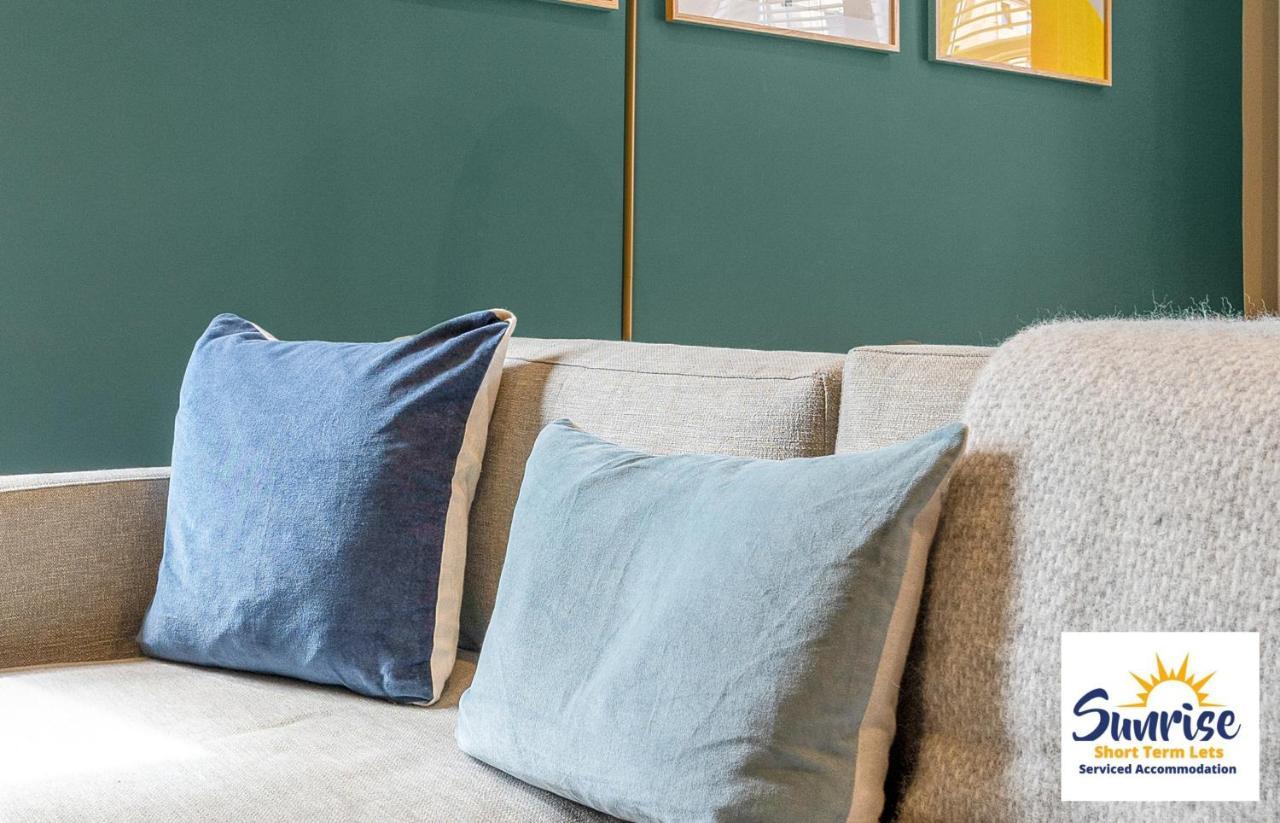 Apartment Leith Walk, Is 3 Rooms, King Beds With Tvs, Central Location, Albert Place, Wifi, Sleeps 6, Great For Contractors, Business, Relocation, Groups, Long Stays Welcome, Weekly Or Monthly, Just Ask Sunriseshortlets *