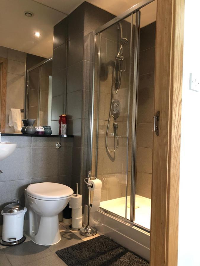 Stunning 3 Large Bedrooms 2 Bathrooms In Harbour * EDI